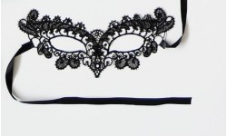 MASCARA EM RENDA PRETA 